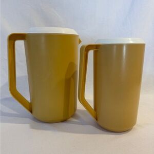 Vintage Yellow Rubbermaid Pitchers Lot 2 (1 Gallon and 2.25 Qt) with Lids USA